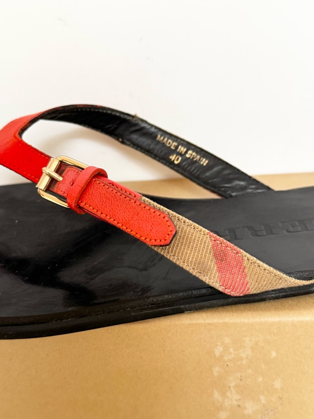 Burberry Women’s Orange Leather Thong Sandals with Signature Check Strap Size 9 - Picture 6 of 10